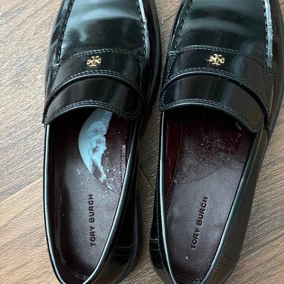 NEW with issue Tory Burch 9 M Black Patent Leather Penny Loafers with Gold Logo - Picture 6 of 10